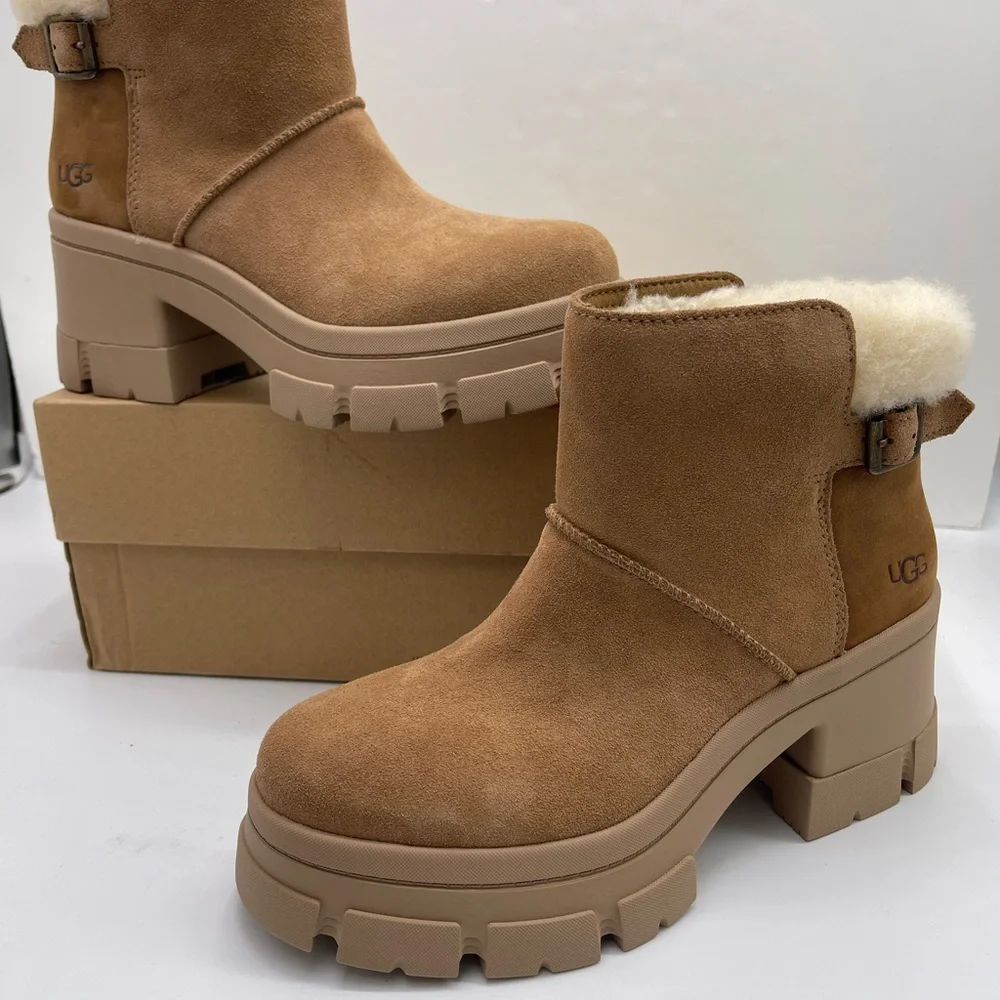 UGG Women's Tan Shearling
W BROOKLYN BUCKLE
CHESTNUT PLATFORM HIGH HEELS BOOTS - Picture 11 of 16